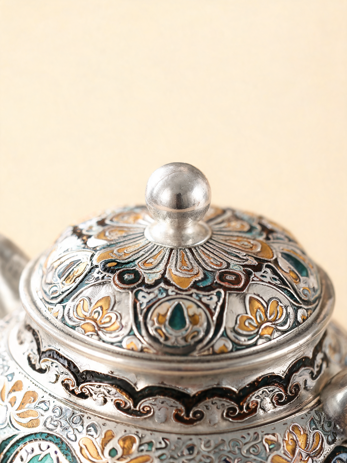 Fengming teapot and cups arranged together