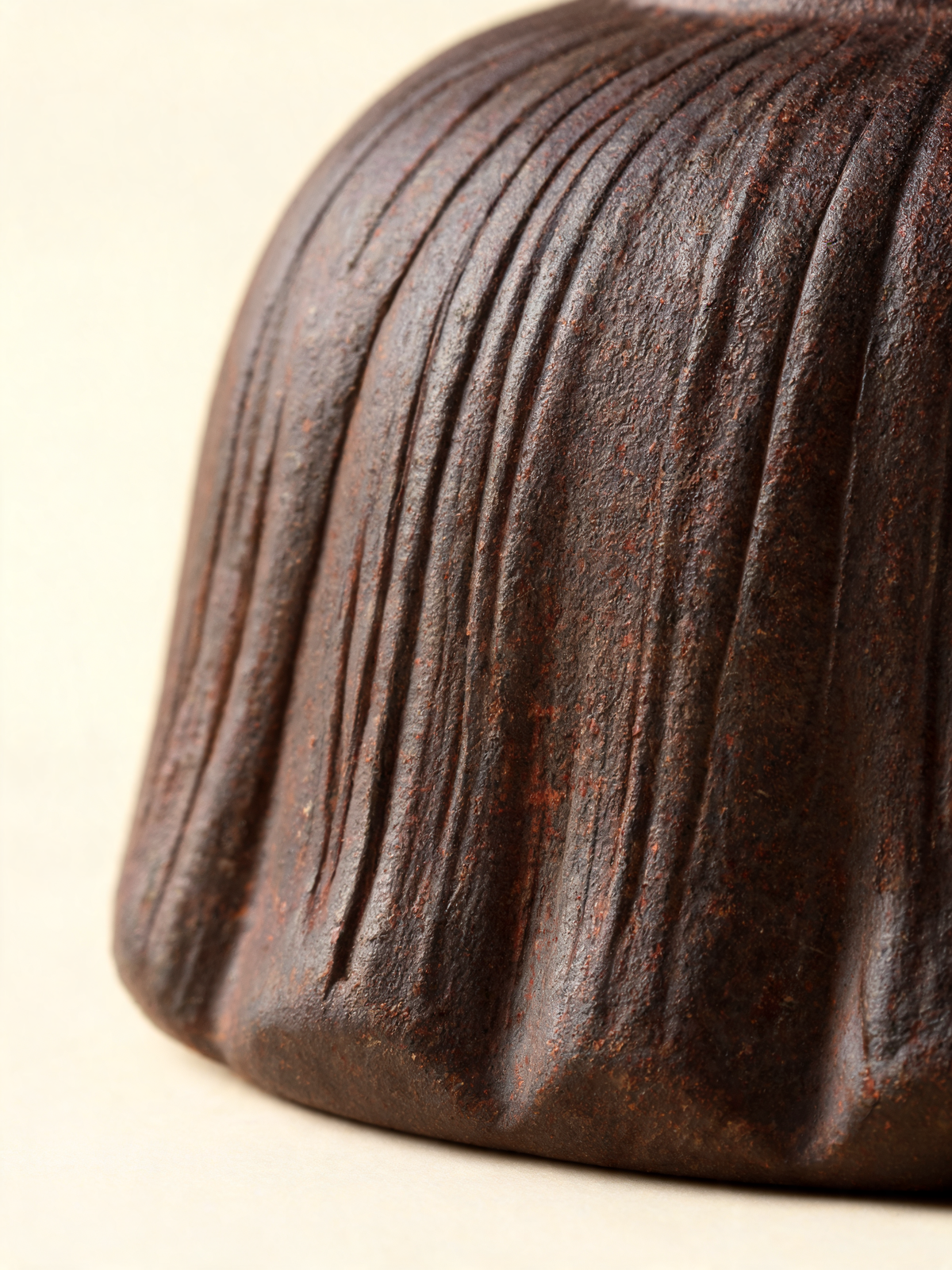 Lianpeng teapot with suspended handle and leaf-shaped lid knob