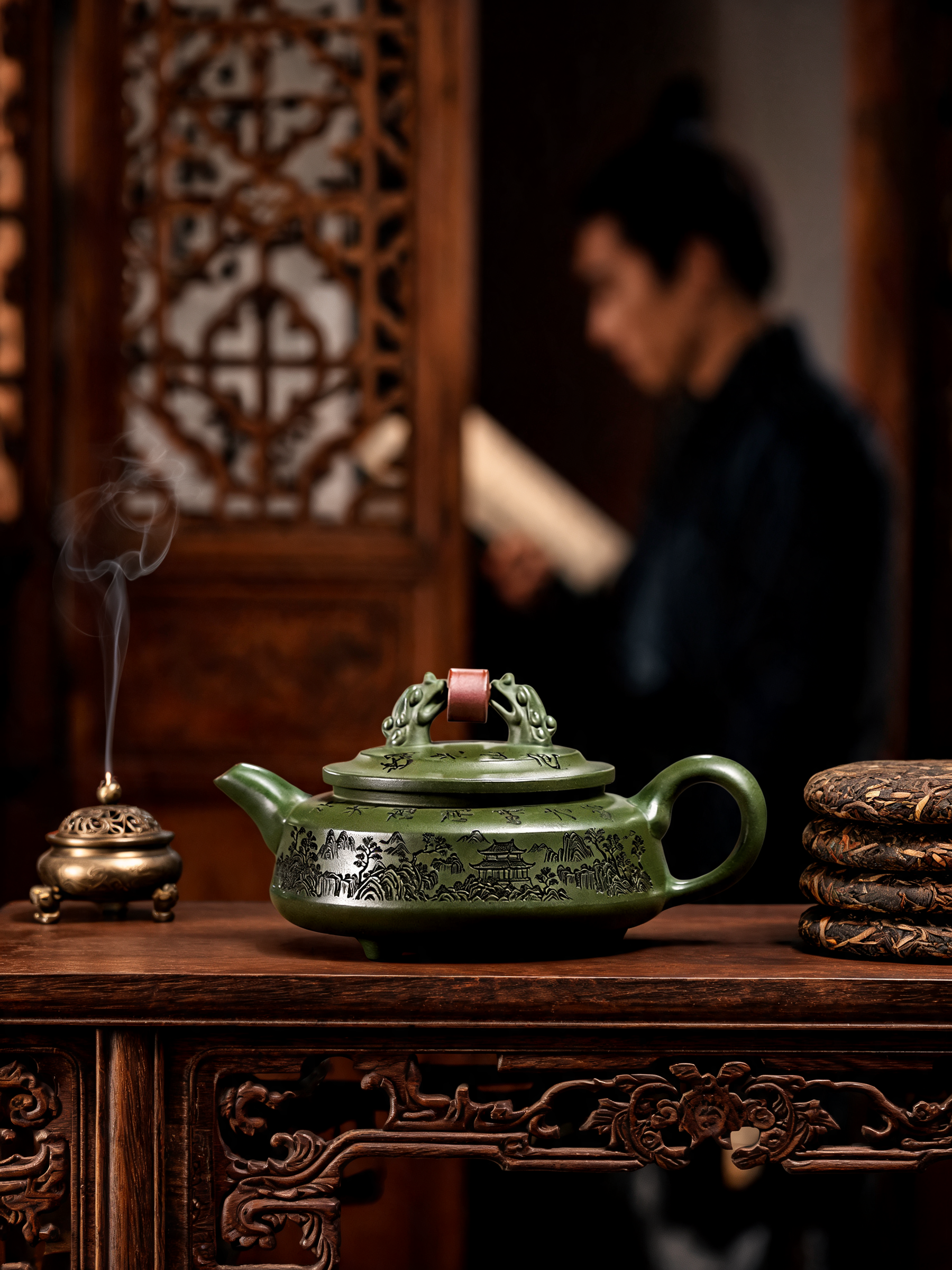 Shuang Long Teapot 255 ml zisha teapot on a tripod ding base