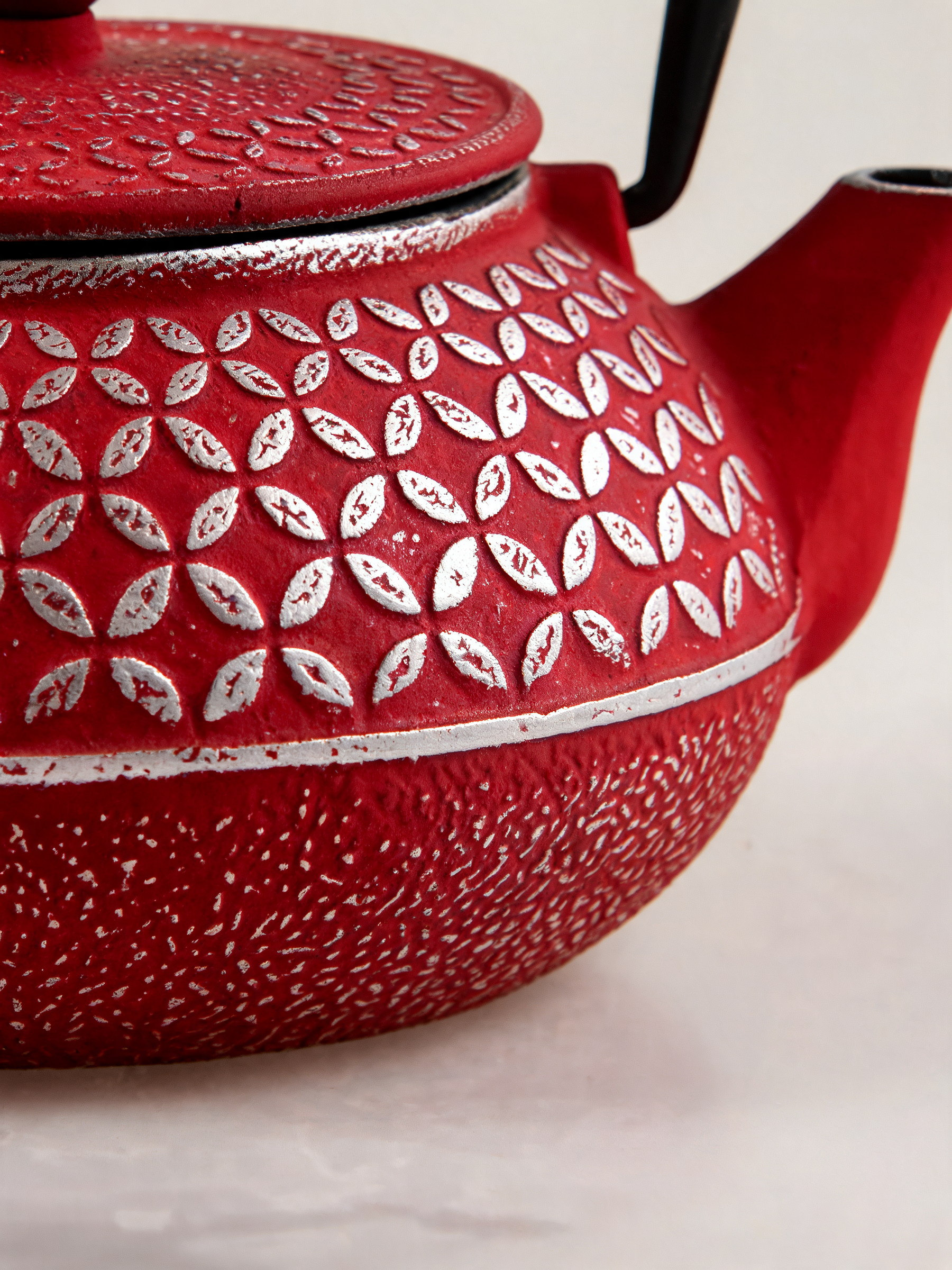 Tetsubin Vermillon cast iron teapot lid and integrated spout filter