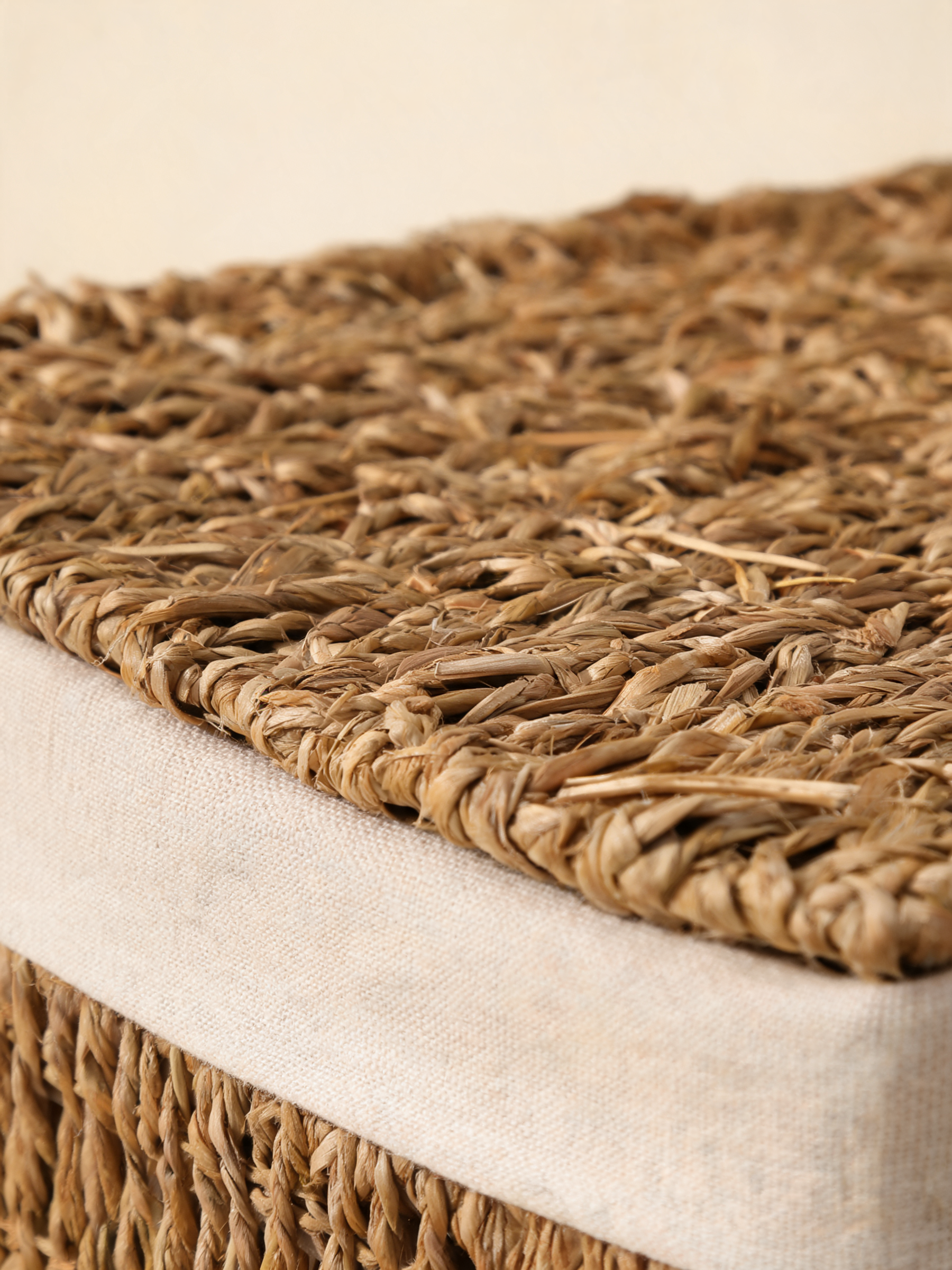 Detail of the ecru fabric lining on the lid and inner edge