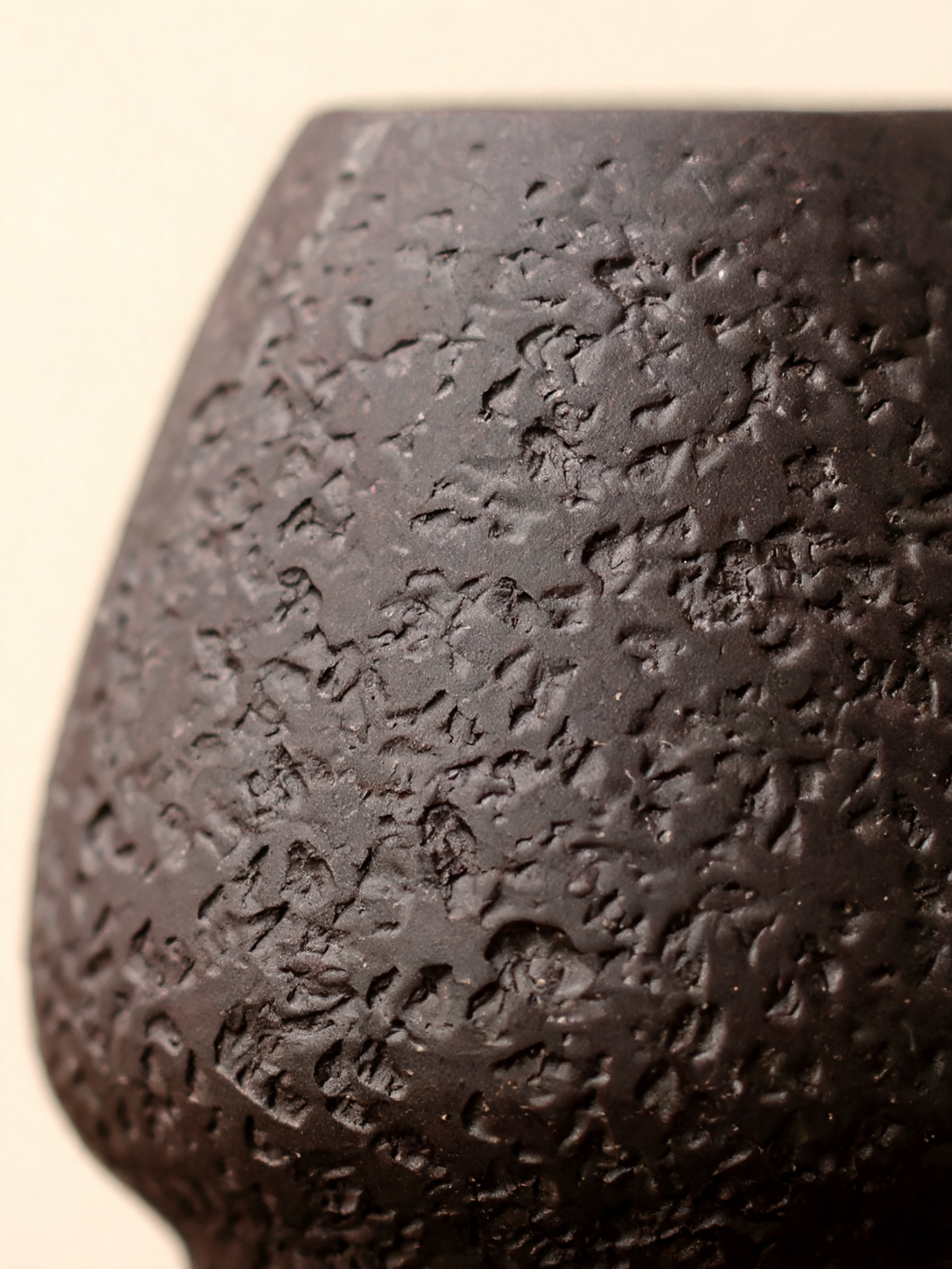Detail of the granular unglazed clay surface